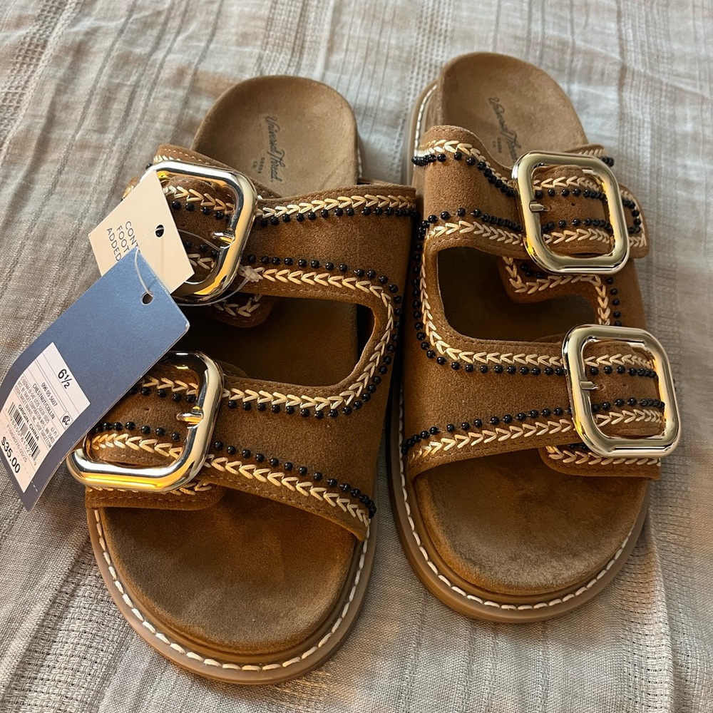 Woman’s Sandals with Buckles